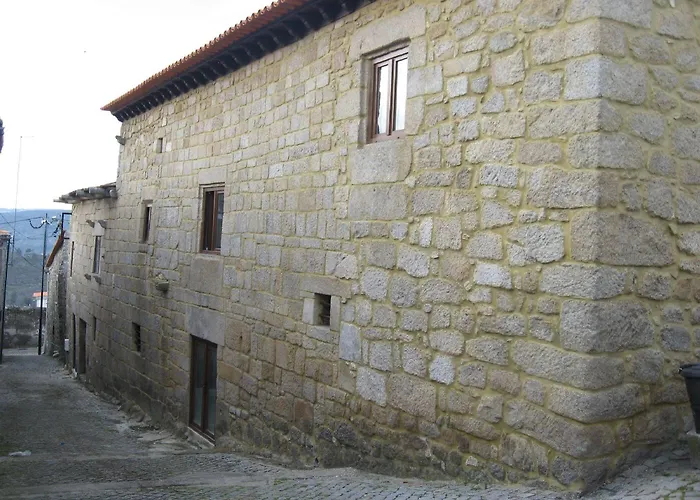 Casa Do Castelo De Celorico 3*